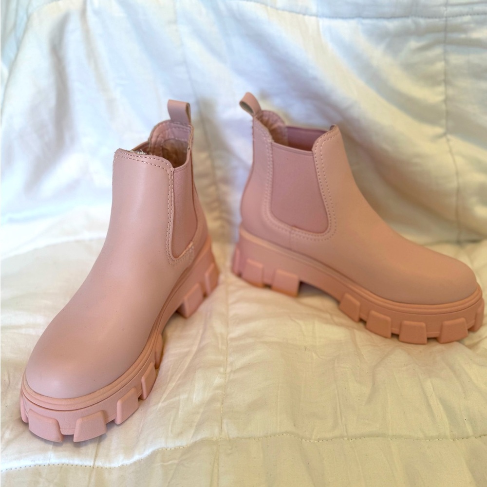 Sam Edelman Circus Darielle boot in Ballet Pink, size 6